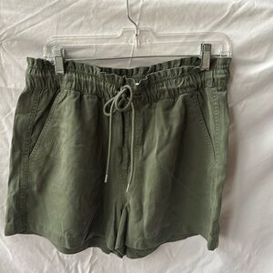 Loft 3 inch inseam, drawstring waist shorts with pockets.